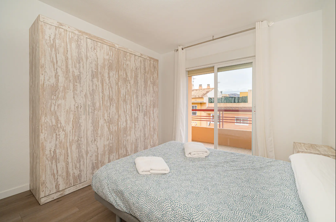 Dormitorio principal con salida al balcón