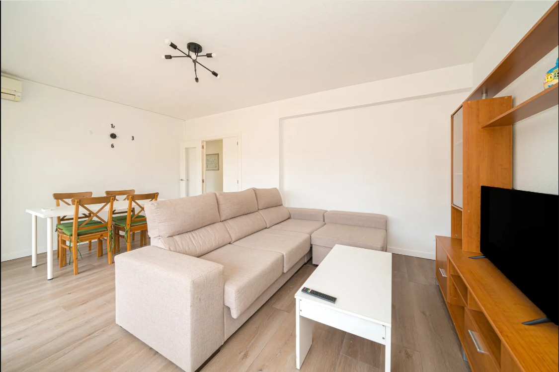 Salón luminoso del apartamento Cervantes